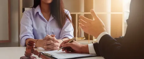  Which type of lawyer deals with divorce?