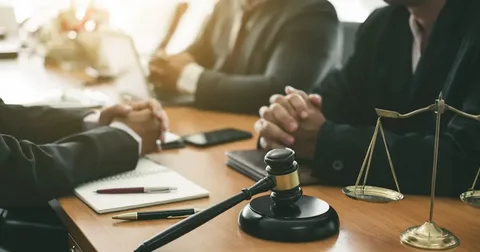  What Does a Corporate Lawyer Do? A Complete Guide for Businesses in Pakistan